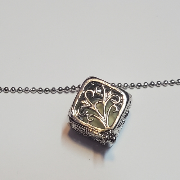 Memory Marks Bookmark, Angel Pin, and Essential Oil Diffuser Prayer Box - Picture 6 of 13